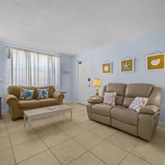 2BR Beach Condo w/Pool • Walk to St. Pete Beach