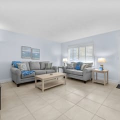Coastal Comfort at The Waves – Steps from St. Pete Beach 🌊☀️