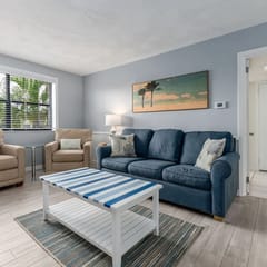 Friendly Native Retreat: 2BD|1BR| Walk to Beach!