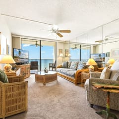 Gulf Front Beauty: 2BD/2BA w/ Bonus Room