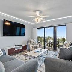 Land's End 11-206: Newly Remodeled 2BD/2BA