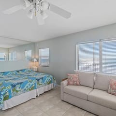 Sea Rocket 23: Second Floor Corner Beachfront Retreat