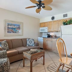 TB10: Beautiful Madeira Beach 1 Bedroom 2nd Floor