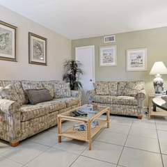 Waves 16: Chic 1BR Condo Steps from St. Pete Beach with Pool Access