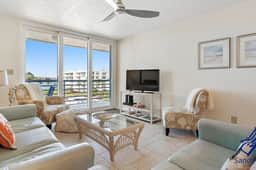 Bahia Vista 12-442: 4th-Floor Isla Del Sol Condo with Bay & Don CeSar Views - Image 5