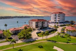 Casa H-602 Top-Floor Bayfront 2BR Stunning Views - Image 2