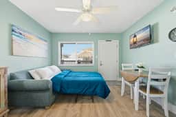 Cozy Ground-Floor Retreat at Tropic Breeze – Walk to Madeira Beach! - Image 4