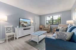 Friendly Native Retreat: 2BD|1BR| Walk to Beach! - Image 3