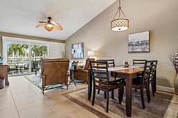 Gorgeous Updated 2 Bedroom Vista Verde West Lake View Unit 2-213 - Image 4