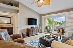 Gorgeous Updated 2 Bedroom Vista Verde West Lake View Unit 2-213 - Image 3