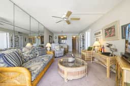 Gulf Front Beauty: 2BD/2BA w/ Bonus Room - Image 4