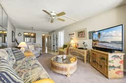Gulf Front Beauty: 2BD/2BA w/ Bonus Room - Image 5