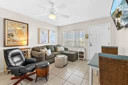 Madeira Beach Cozy 1-Bedroom Second-Floor Condo at Tropic Breeze #17 - Image 2