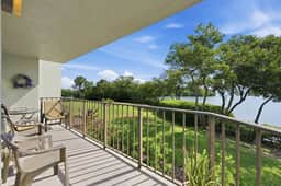 Nature Lover’s Paradise: 2BR/2BA Bayfront Retreat 🌿 - Image 2
