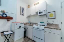 Rock Lobster 1 | Cozy Beach Cottage Steps from Treasure Island Beach & John’s Pass - Image 5