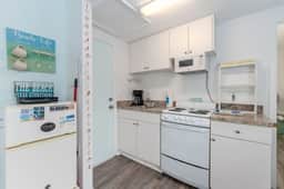 Rock Lobster 2 | Beachside Cottage in Treasure Island FL – Steps to Beach & John’s Pass - Image 5