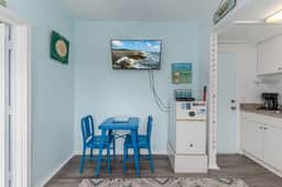 Rock Lobster 2 | Beachside Cottage in Treasure Island FL – Steps to Beach & John’s Pass - Image 4