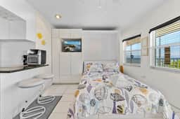 Sea Rocket 24: Second Floor Beachside Retreat - Image 4