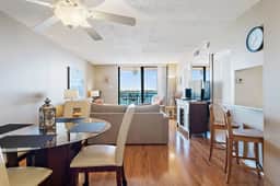 St Pete Isla Casa B-507 1/1.5 Bath Beautiful! - Image 3