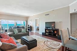 Stunning Gulf-Front 3BR Condo in Redington Shores – Pool, Balcony & Pet-Friendly - Image 4