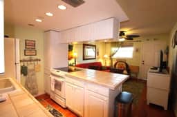 Sunset Cove: One-Bedroom in Treasure Island, Short - Image 5