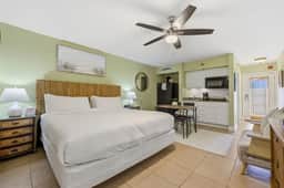 Sunset Studio Retreat | Beso Del Sol Dunedin | Waterfront Views - Image 2