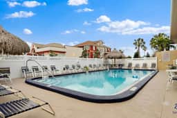 TB10: Beautiful Madeira Beach 1 Bedroom 2nd Floor - Image 4