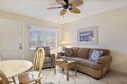 TB10: Beautiful Madeira Beach 1 Bedroom 2nd Floor - Image 5