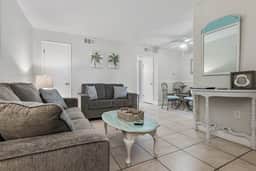 Waves 14 Condo: Beautiful 1-Bedroom with Pool - Image 2