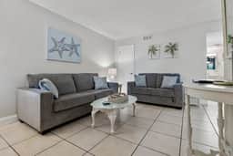 Waves 14 Condo: Beautiful 1-Bedroom with Pool - Image 3