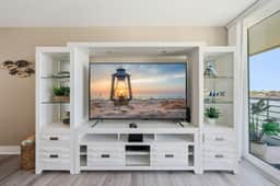 ✨ Top-Floor Bay View Condo at Isla Del Sol – Stunning Renovation & Unbeatable Views ✨ - Image 3