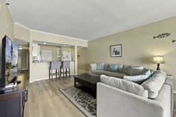 Stunning Gulf-Front 3BR Condo in Redington Shores – Pool, Balcony & Pet-Friendly - Image 2