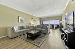 Stunning Gulf-Front 3BR Condo in Redington Shores – Pool, Balcony & Pet-Friendly - Image 4
