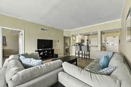 Stunning Gulf-Front 3BR Condo in Redington Shores – Pool, Balcony & Pet-Friendly - Image 5