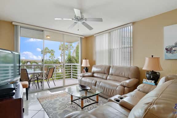 Bayfront Bahia Vista 9-424 w/ Balcony, Pool & Minutes to St. Pete Beach - Image 1