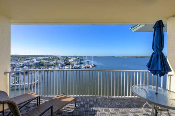 Boca Ciega Bay Resort – Top Floor Condo with Stunning Bay Views - Image 1