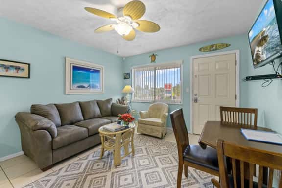 Cozy 1-Bdrm Madeira Beach – Tropic Breeze #11 Pool Access & Walk to Beach - Image 1