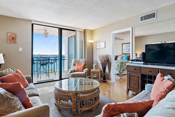 St Pete Isla Casa B-507 1/1.5 Bath Beautiful! - Image 1