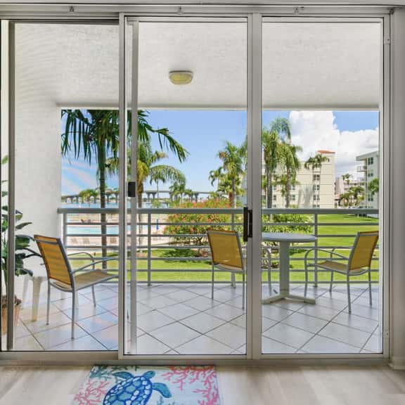 St. Pete Isla Bahia Vista 12-245: 2BD/2BA - Image 1