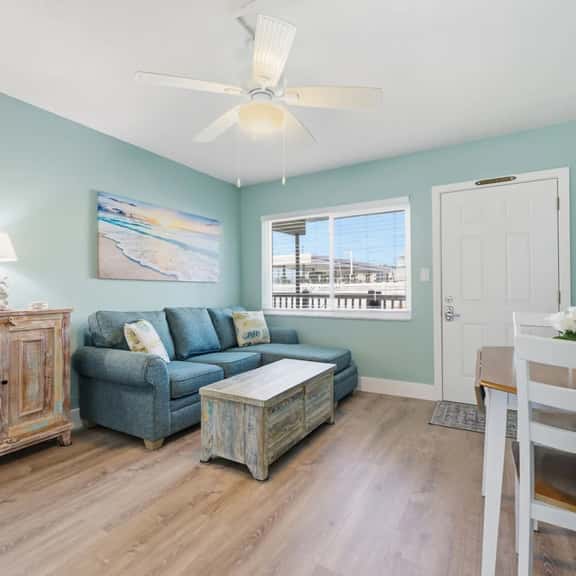 Cozy Ground-Floor Retreat at Tropic Breeze – Walk to Madeira Beach! - Image 1