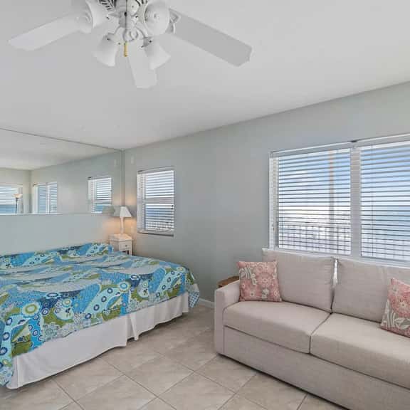 Sea Rocket 23: Second Floor Corner Beachfront Retreat - Image 1