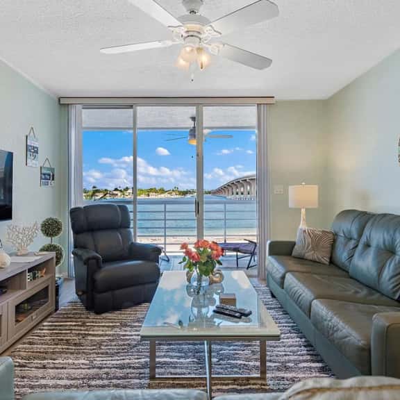 St Pete Isla Bahia Vista 7-203 2/2 Amazing View - Image 1