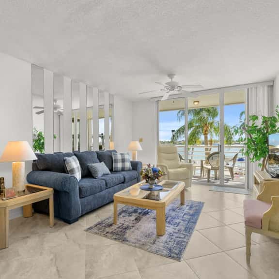 St Pete Isla Bahia Vista 8-212 2/2 Corner Unit - Image 1