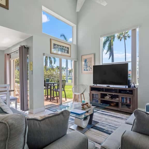 St Pete Isla Vista Verde North Mirada Townhome 3/2 TH-21 - Image 1