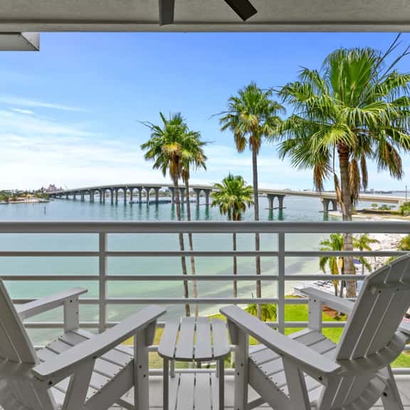 Waterfront Luxury 9-520 – Sunsets, Beach, Pool, Boat & Dolphin Views - Image 1