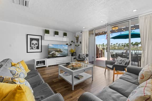 3 Bedroom Lake Front Townhouse - Absolute Gem Isla Del Sol - TH-10 - Image 2