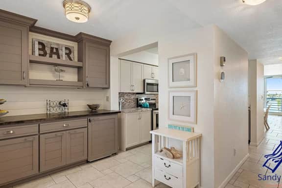 Bahia Vista 12-442: 4th-Floor Isla Del Sol Condo with Bay & Don CeSar Views - Image 2
