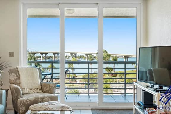 Bahia Vista 12-442: 4th-Floor Isla Del Sol Condo with Bay & Don CeSar Views - Image 3