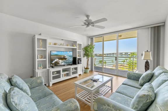 Bahia Vista Top Floor Bay Front 2 Bedroom 12-543 - Image 4