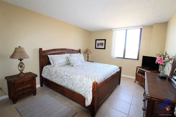 Bay Front Serenity: 4th Floor 2BD/2BA at Isla Del Sol P-406 - Image 5